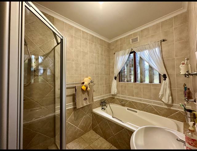 4 BEDROOM HOUSE FOR SALE IN MEER EN SEE